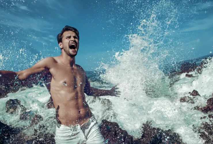 pipi dans la mer